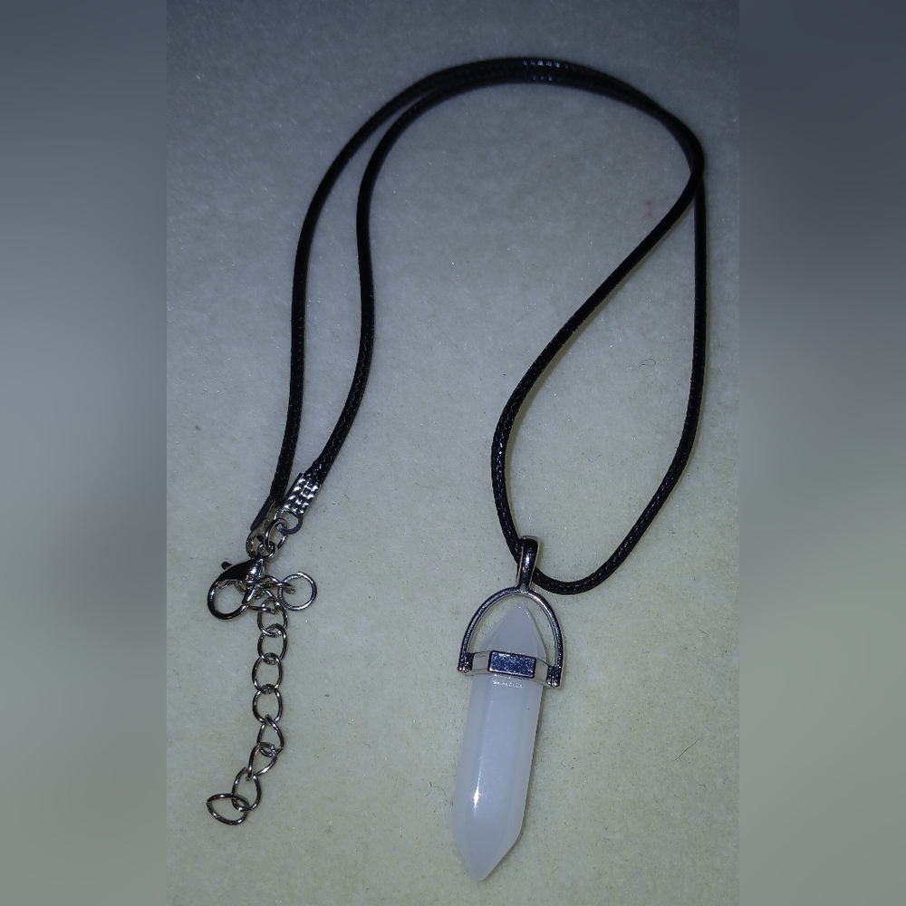 NWT Handcrafted Bullet Shape Clear Quartz Pointed White Crystal Stone Pendant.